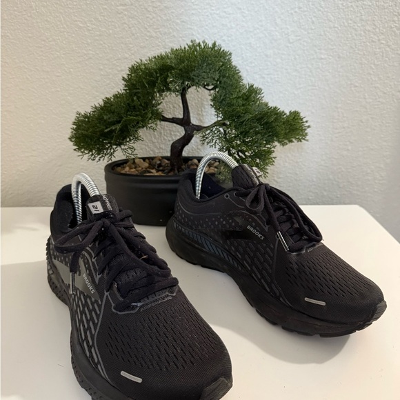 Brooks adrenaline 21 Women's Black Athletic Shoes - Picture 2 of 12